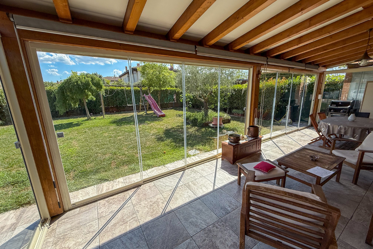 vetrate-scorrevoli-seza-guida-a-terra